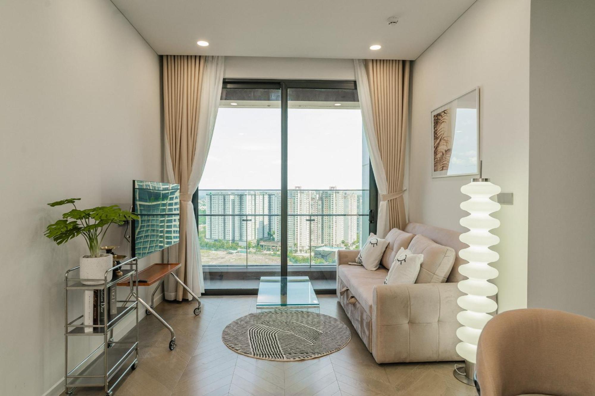 Luxury 2 Bedroom With View Apartment *